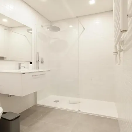 Апартаменты Principe Real Charming Duplex Ac Ground Floor